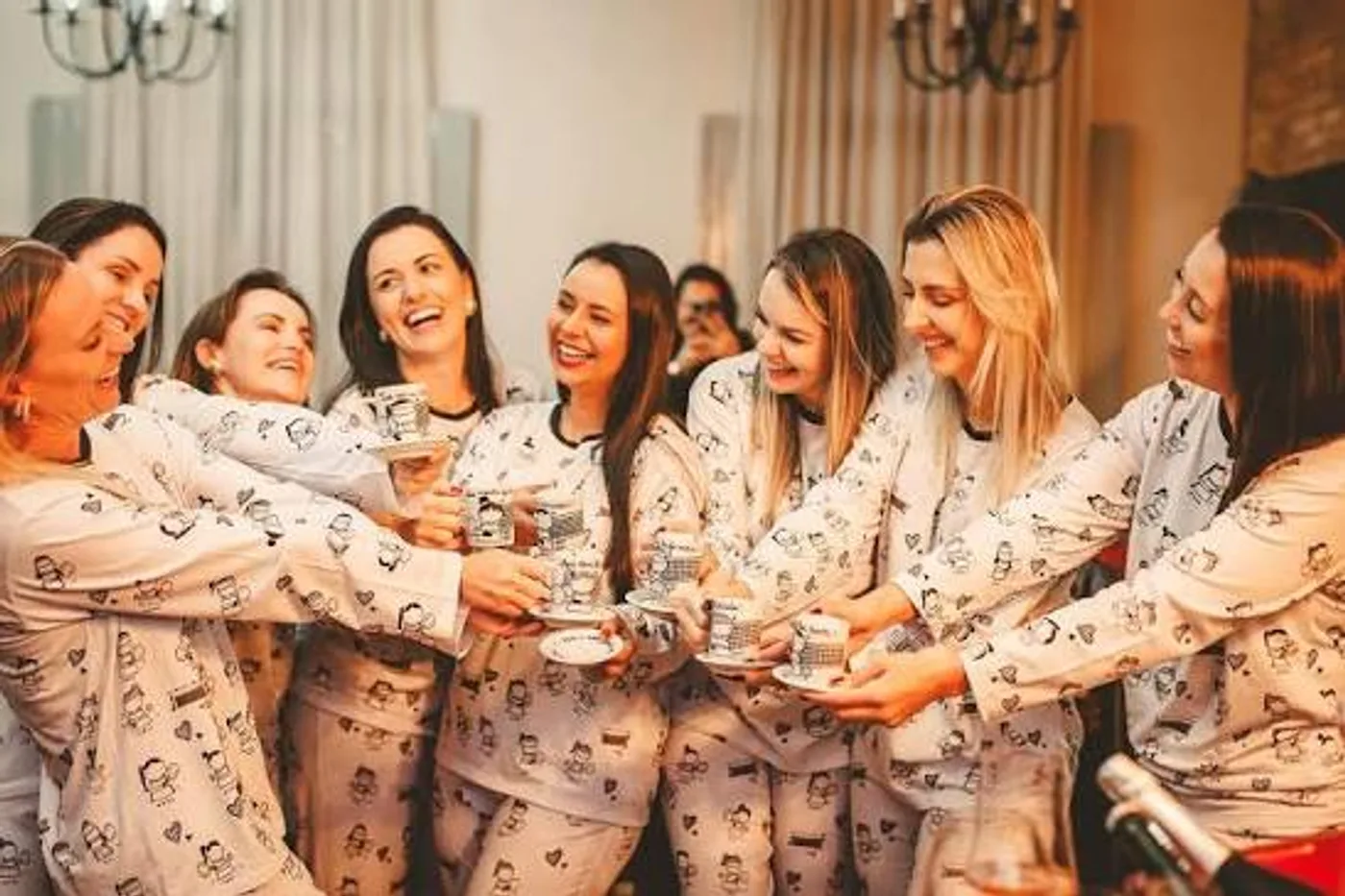 Grupo de mulheres vestindo pijamas da Poder ao Amor